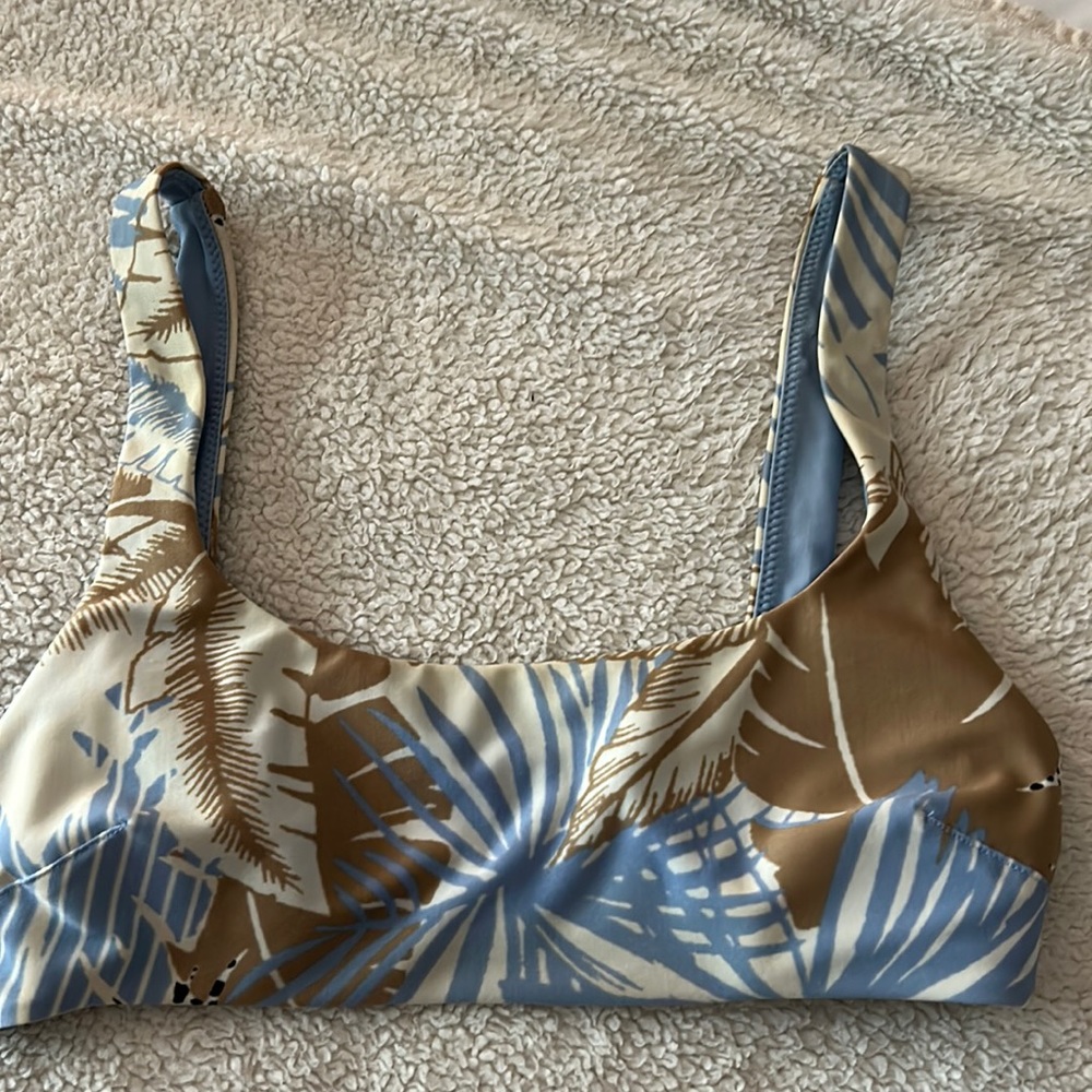 Women’s aerie bathing suit top scoop neck very comfy